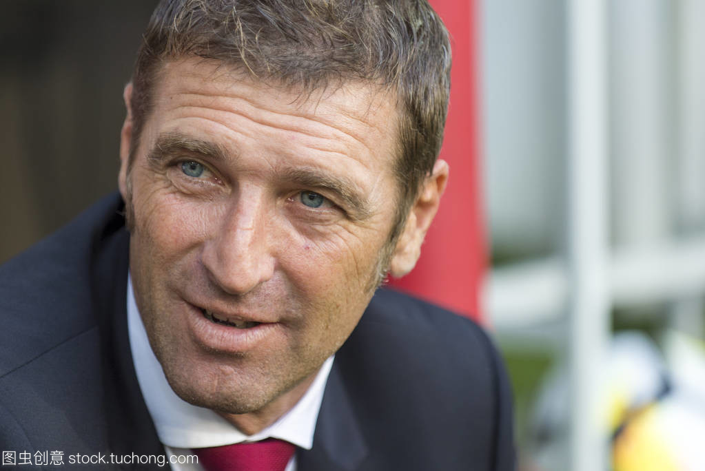 月: 斯巴达莫斯科足球俱乐部的主教练马西莫. 卡.