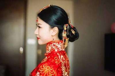 婚纱秀禾都适合的发型