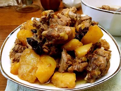 土豆焖鸭图片