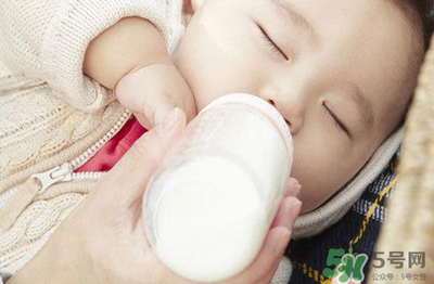 二个月宝宝10斤吃多少毫升奶粉