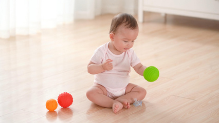 宝宝可以玩塑料球吗
