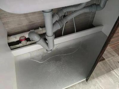 如何查看厨房哪里漏水