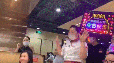 出国留学海底捞费用贵吗