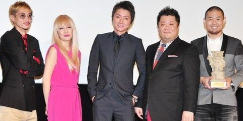 品川佑新片斩获冲绳影展大奖 裸男团抢镜试映.