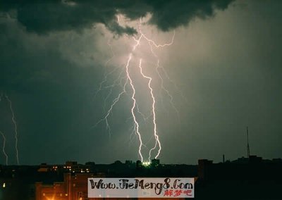 周公解梦梦到狂风暴雨