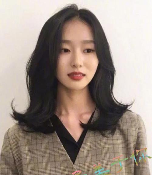烫发女中长发