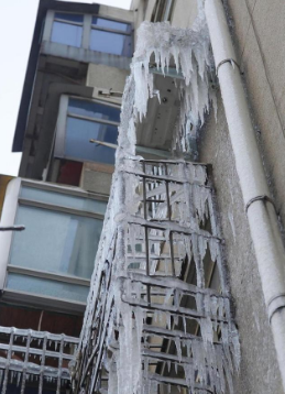 太阳能热水器不出水