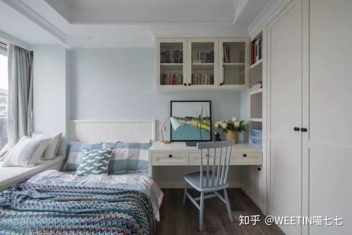 带梳妆台的衣柜