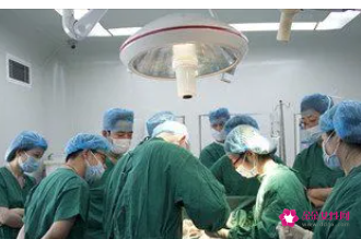 梦见看别人做手术