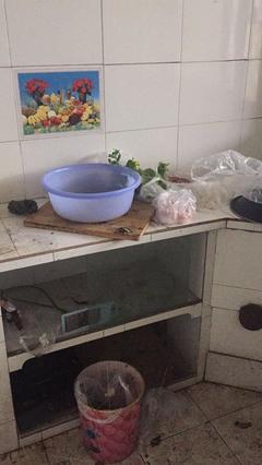 做饭厨房地面有水