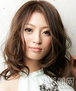 凌乱中长发型