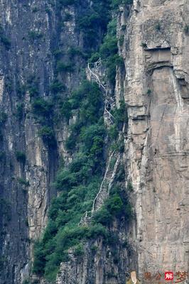 梦见自己去爬山