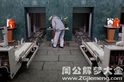 梦见火葬场，探索梦境背后的深层含义与心理解析
