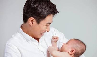 孩子几个月可以竖抱