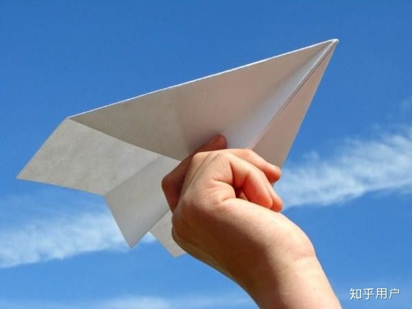 不用手飞的纸飞机