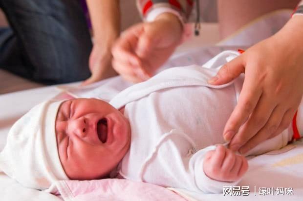 宝宝吃完奶粉哭闹怎么回事