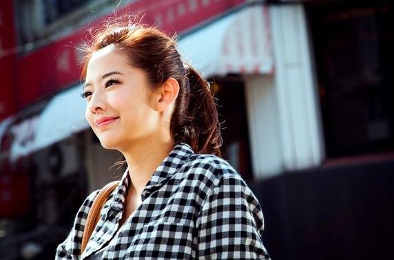 待嫁老爸中艾莉是谁演的 艾莉扮演者周采诗个.