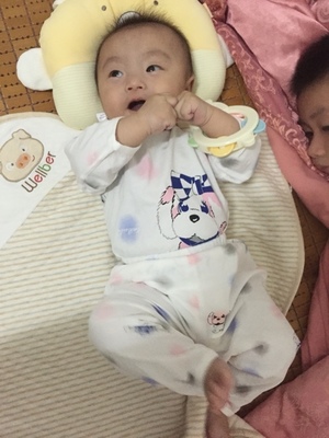四个月的宝宝不吃奶怎么回事
