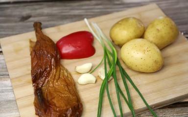 炖腊肉鸭腿做法大全家常