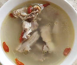 鸽子香菇枸杞汤