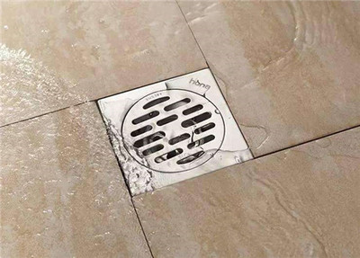 马桶一冲水地漏就溢水