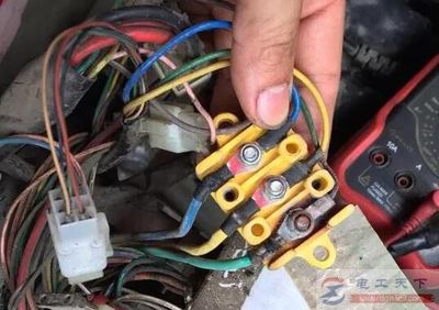 电瓶车霍尔在什么位置