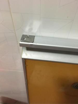 橱柜门老是掉怎么办