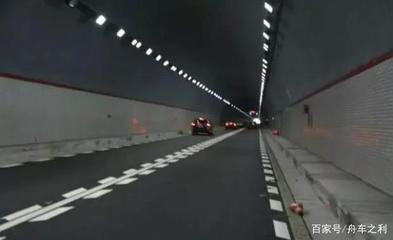 高速公路隧道内可以变道吗,可以在高速公路隧道内变道吗?