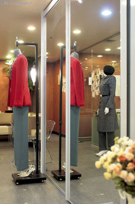 服装店镜子看起来人显瘦?原来是这样的?