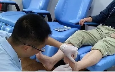 修脚店怎么治疗灰指甲