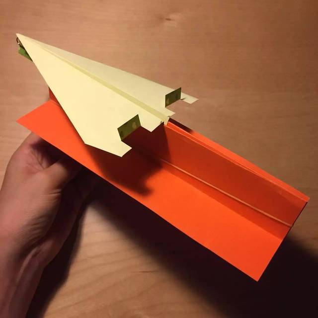 做纸飞机发射器