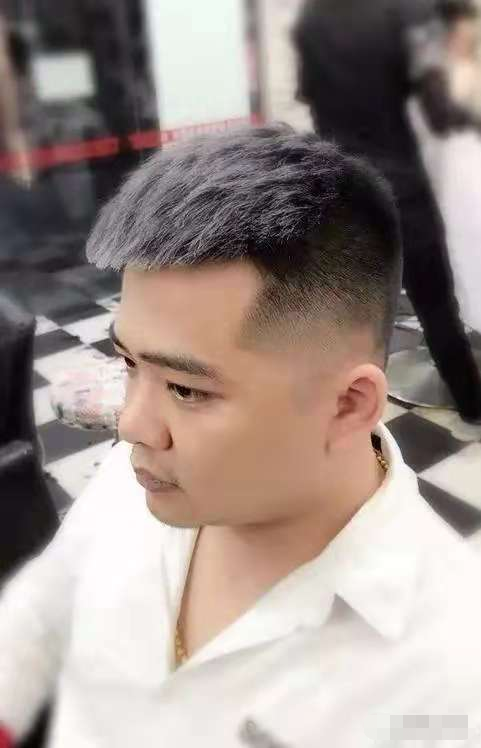 长脸短发发型男
