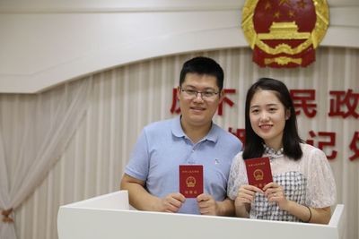 办结婚证星期六上班吗