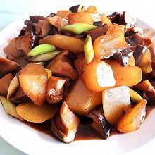 泡萝卜香菇炖老鸭子