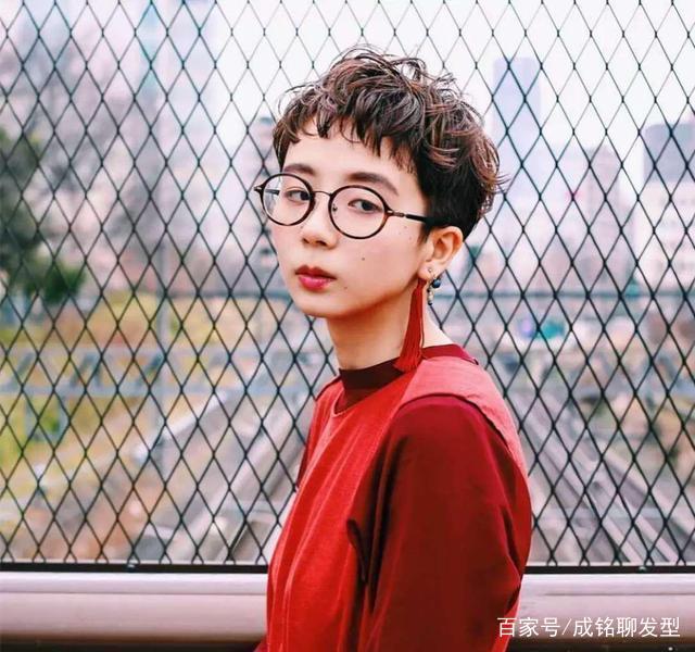 自然卷剪什么短发