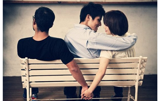 婚外情触犯法律吗