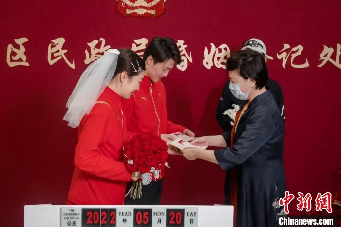 女性多大可以领结婚证