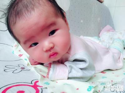 宝宝多久抬头