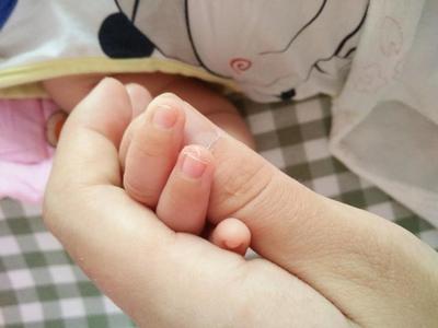 月子里能给宝宝剪手指甲吗