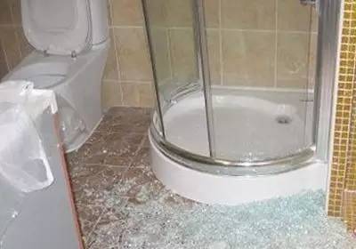 东鹏瓷砖贴牌严重