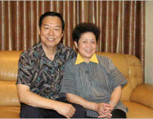 黄婉秋的第一任老公是谁?黄婉秋年轻时候的照.
