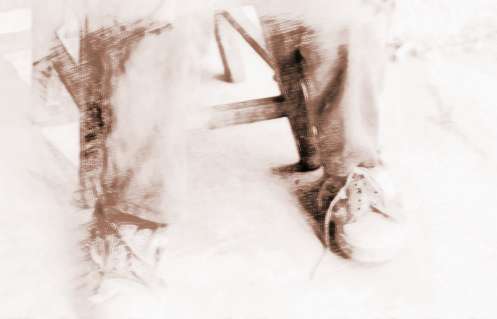 鞋之裂痕，母爱深处的隐忧与成长之路的隐喻——解梦女梦见儿子鞋破长口