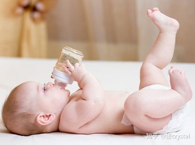 母乳宝宝几个月可以喝水,母乳宝宝几个月可以喝水