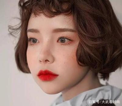 长脸额头窄适合什么刘海