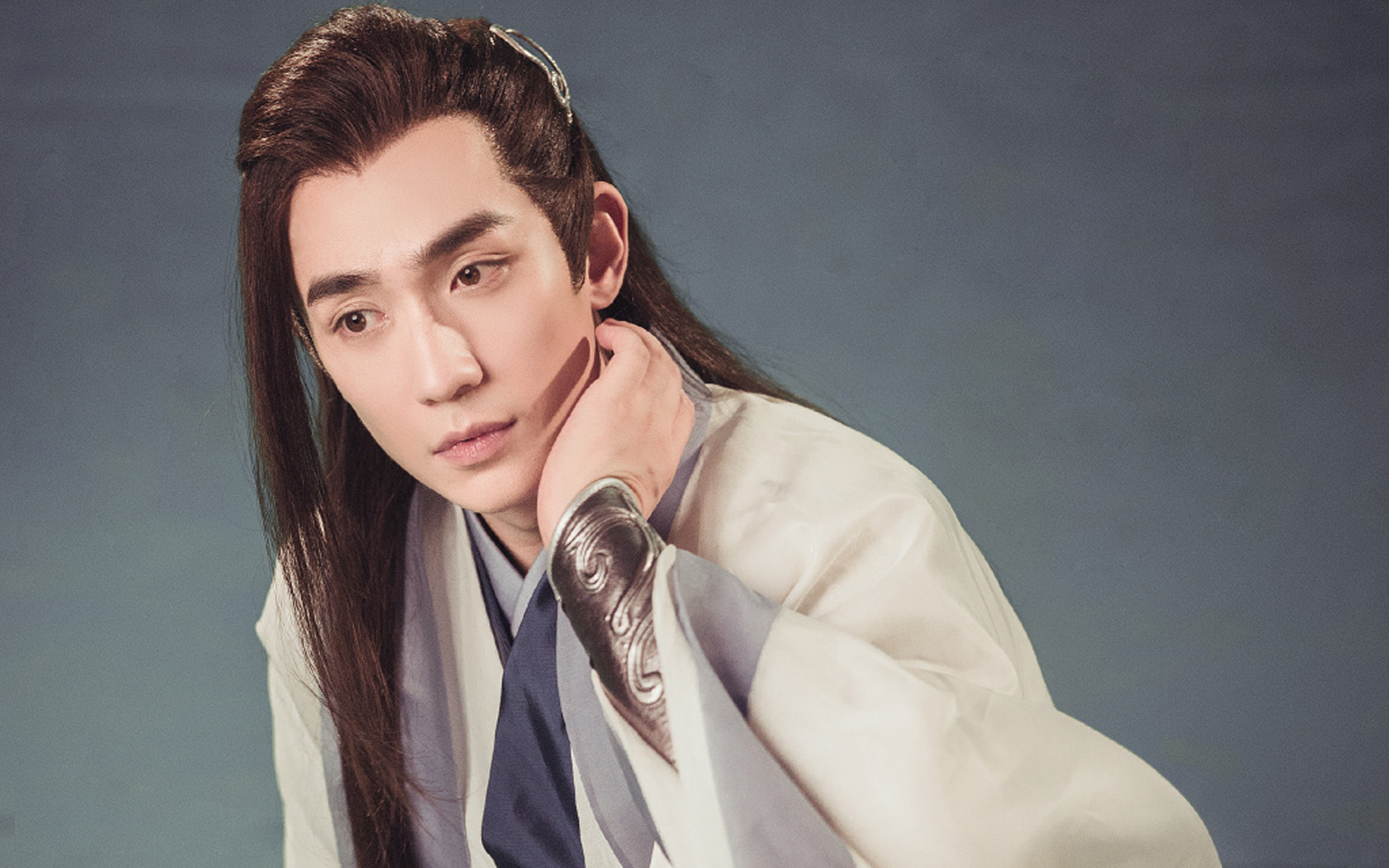 帅气古风朱一龙壁纸_公子美颜举世无双