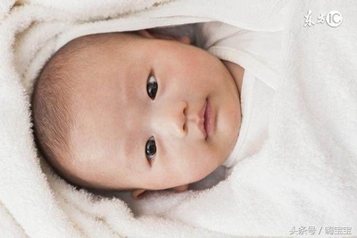 婴儿几个月能看见人