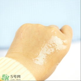 先擦面霜还是精华