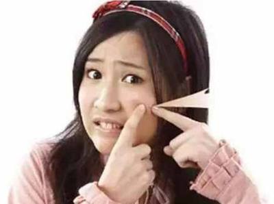 为什么右边脸长痘痘