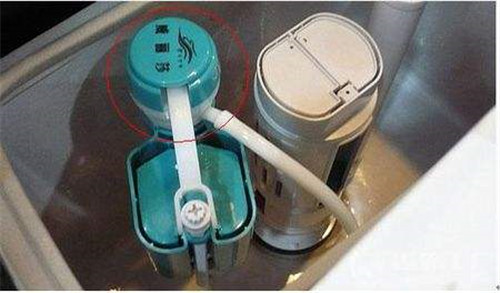 马桶一直流水怎么修理
