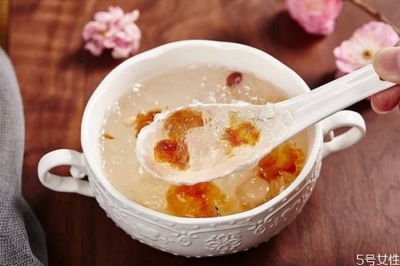 坐月子可以吃燕窝吗